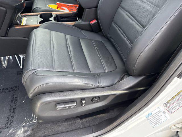 Photo of 2021 Platinum White Pearl Honda CR-V Hybrid