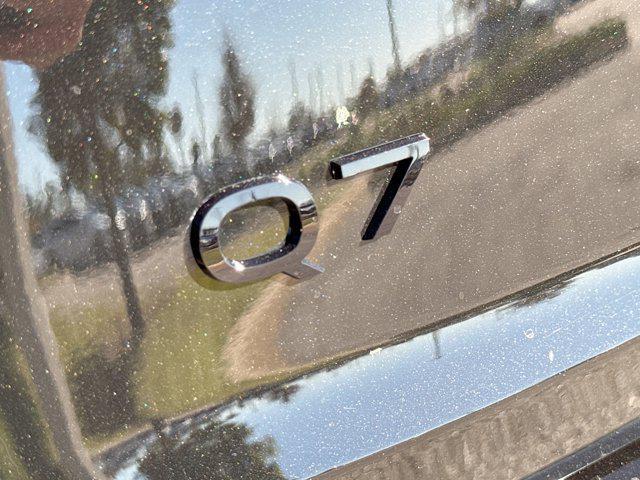 Photo of 2025 Mythos Black Metallic Audi Q7