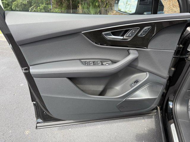 Photo of 2025 Mythos Black Metallic Audi Q7