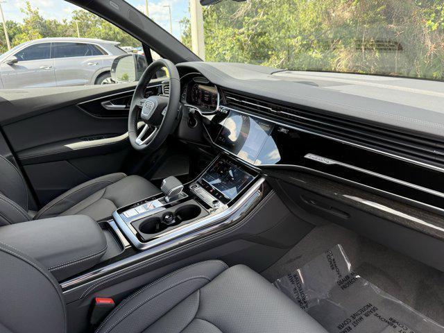 Photo of 2025 Mythos Black Metallic Audi Q7