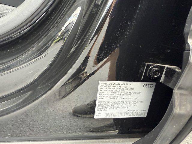 Photo of 2025 Mythos Black Metallic Audi Q7