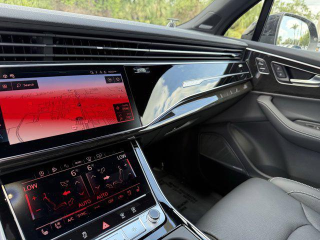 Photo of 2025 Mythos Black Metallic Audi Q7
