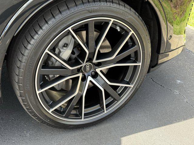 Photo of 2025 Mythos Black Metallic Audi Q7