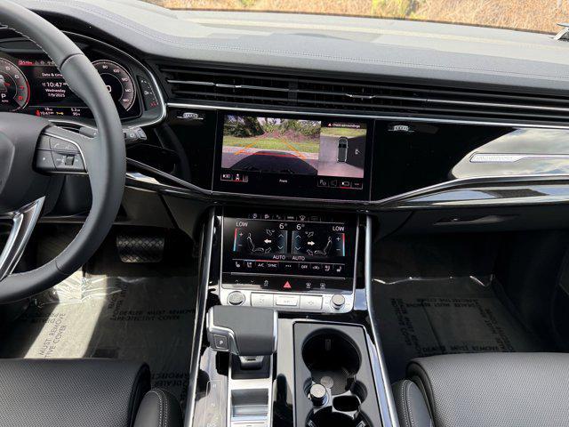 Photo of 2025 Mythos Black Metallic Audi Q7
