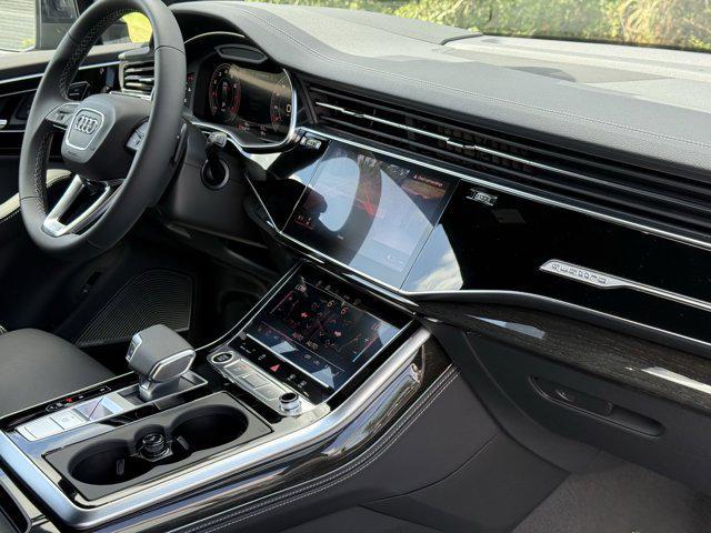 Photo of 2025 Mythos Black Metallic Audi Q7