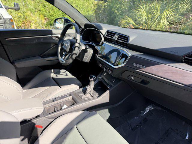 Photo of 2025 Navarra Blue Metallic Audi Q3