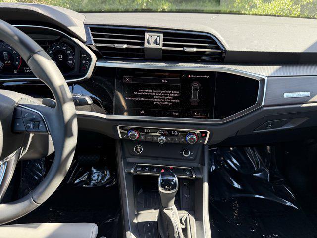 Photo of 2025 Navarra Blue Metallic Audi Q3