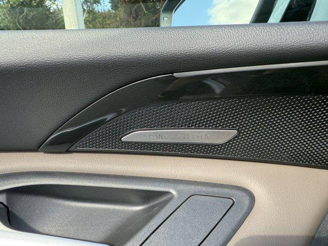 Photo of 2025 Glacier White Metallic Audi Q5