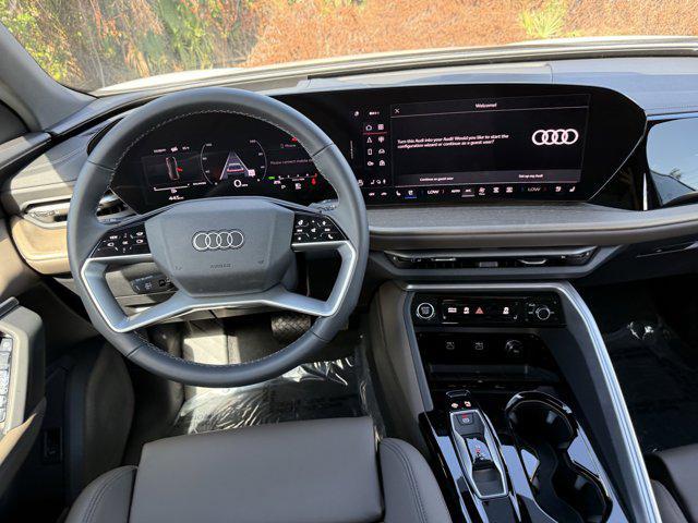 Photo of 2025 Glacier White Metallic Audi Q5