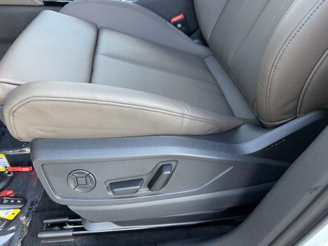 Photo of 2025 Glacier White Metallic Audi Q5