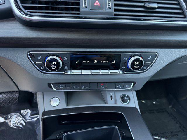 Photo of 2025 Daytona Gray Pearl Effect Audi Q5