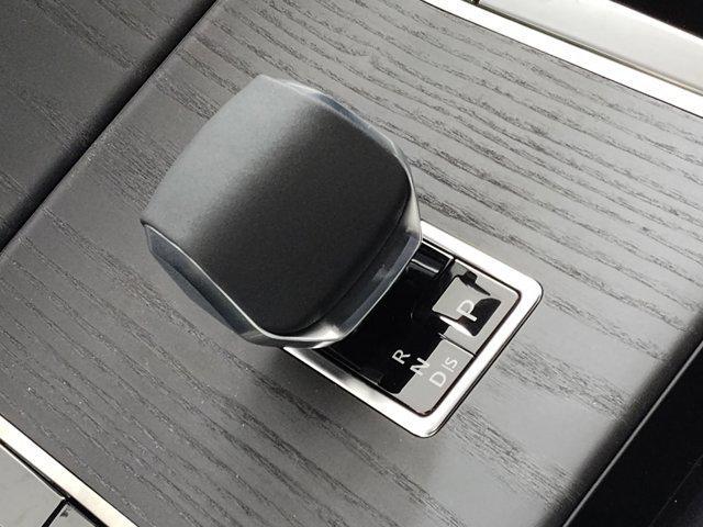 Photo of 2026 Ostuni Pearl White Premium Metallic Land Rover Range Rover Velar