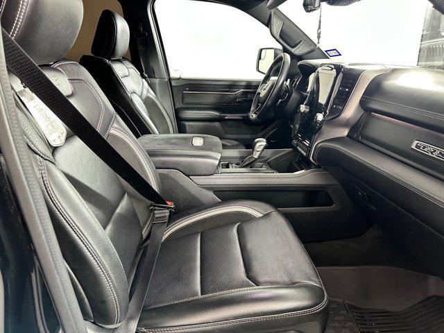 Photo of 2022 Diamond Black Crystal Pearlcoat RAM 1500