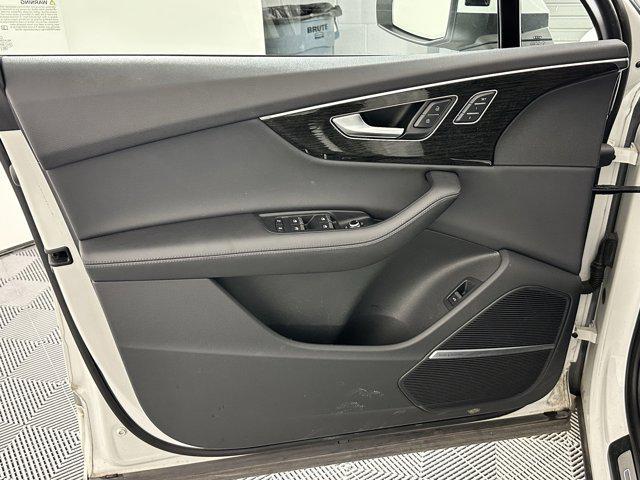 Photo of 2023 Carrara White Audi Q7