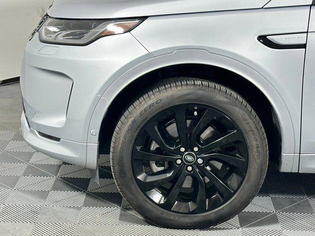 Photo of 2025 Hakuba Silver Metallic Land Rover Discovery Sport