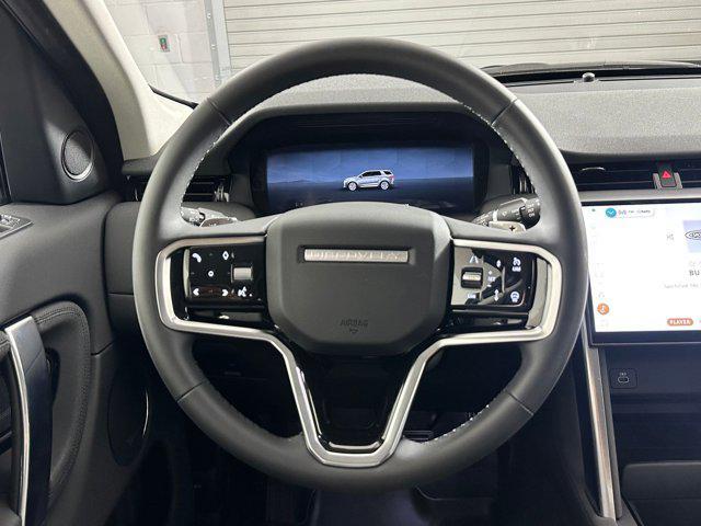 Photo of 2025 Hakuba Silver Metallic Land Rover Discovery Sport