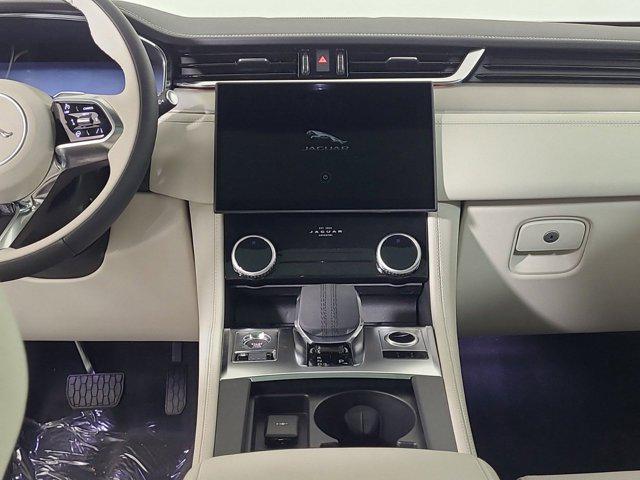 Photo of 2025 Fuji White Jaguar F-PACE