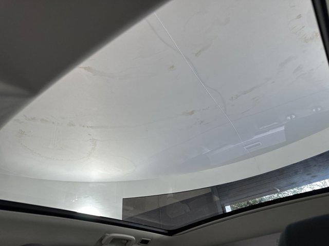 Photo of 2024 Fuji White Land Rover Discovery Sport