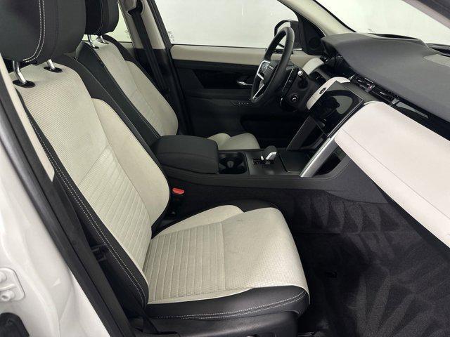 Photo of 2024 Fuji White Land Rover Discovery Sport