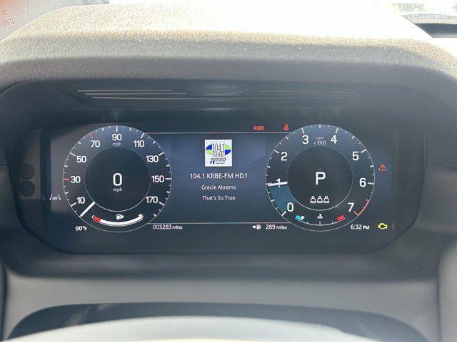 Photo of 2025 Santorini Black Metallic Land Rover Discovery Sport