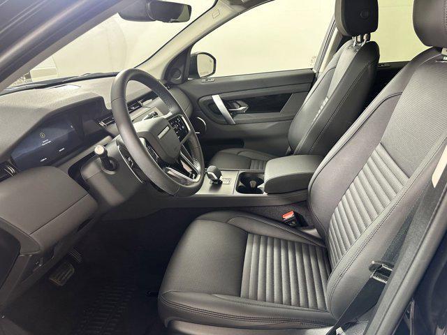 Photo of 2025 Santorini Black Metallic Land Rover Discovery Sport