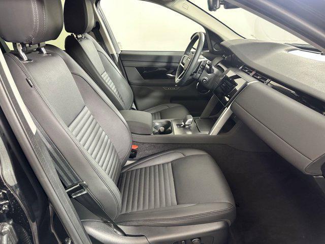 Photo of 2025 Santorini Black Metallic Land Rover Discovery Sport