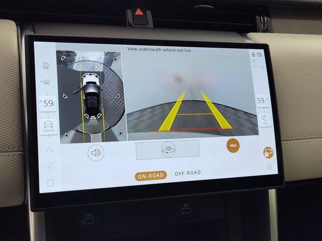 Photo of 2025 Fuji White Land Rover Discovery Sport