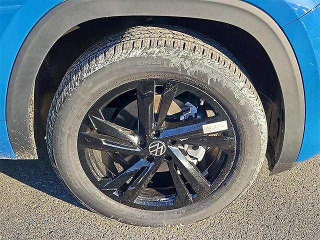Photo of 2025 Mountain  Lake Blue Volkswagen Atlas Cross Sport