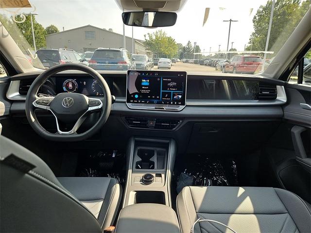 Photo of 2025 Deep Black Pearl Effect Volkswagen Tiguan