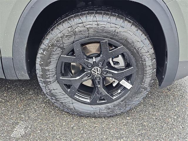 Photo of 2025 Avocado Green Pearl Volkswagen Atlas