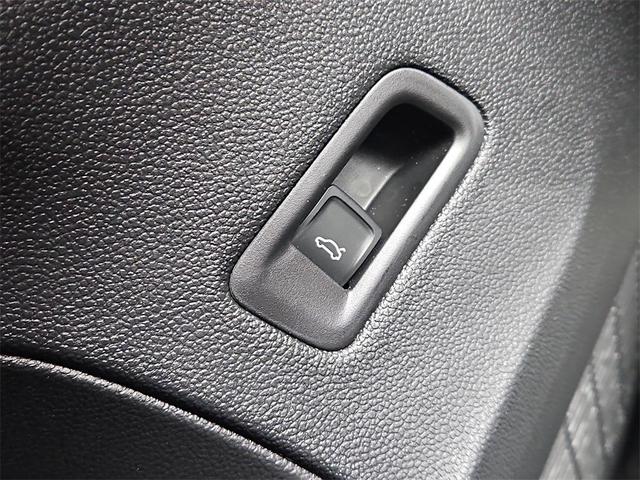 Photo of 2025 Avocado Green Pearl Volkswagen Atlas