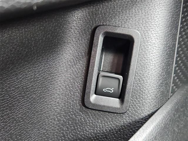 Photo of 2025 Candy White Volkswagen ID. Buzz