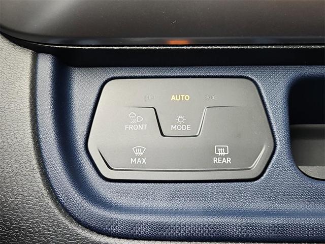 Photo of 2025 Candy White Volkswagen ID. Buzz