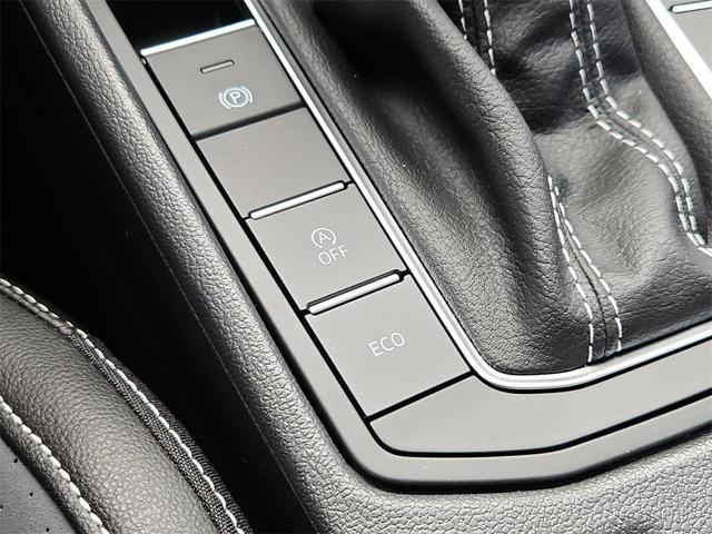 Photo of 2025 Platinum Gray Metallic Volkswagen Jetta