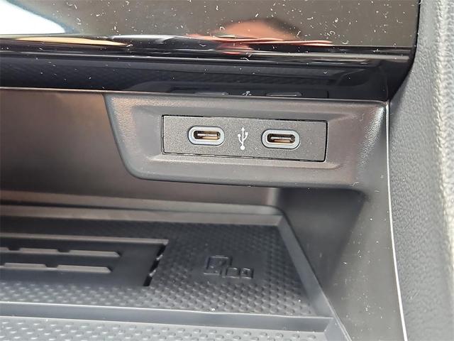 Photo of 2025 Platinum Gray Metallic Volkswagen Jetta