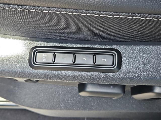 Photo of 2024 Platinum Gray Metallic Volkswagen Atlas