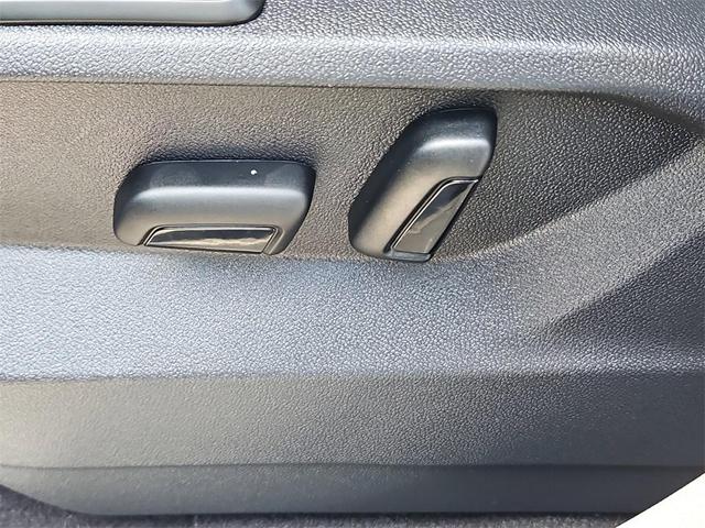 Photo of 2024 Platinum Gray Metallic Volkswagen Atlas