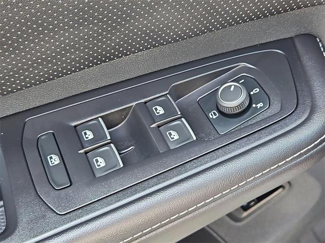 Photo of 2024 Platinum Gray Metallic Volkswagen Atlas