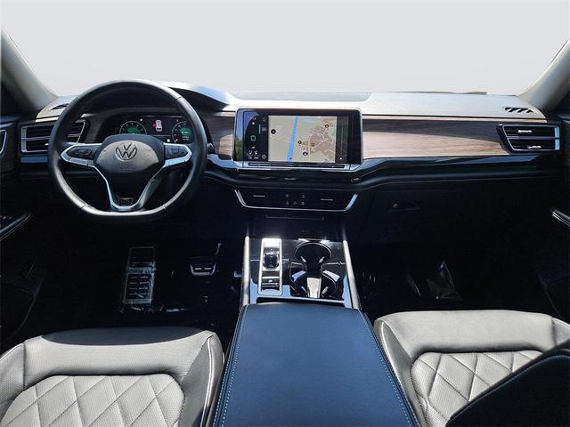 Photo of 2024 Platinum Gray Metallic Volkswagen Atlas