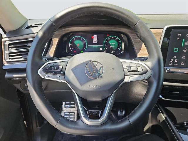 Photo of 2024 Platinum Gray Metallic Volkswagen Atlas