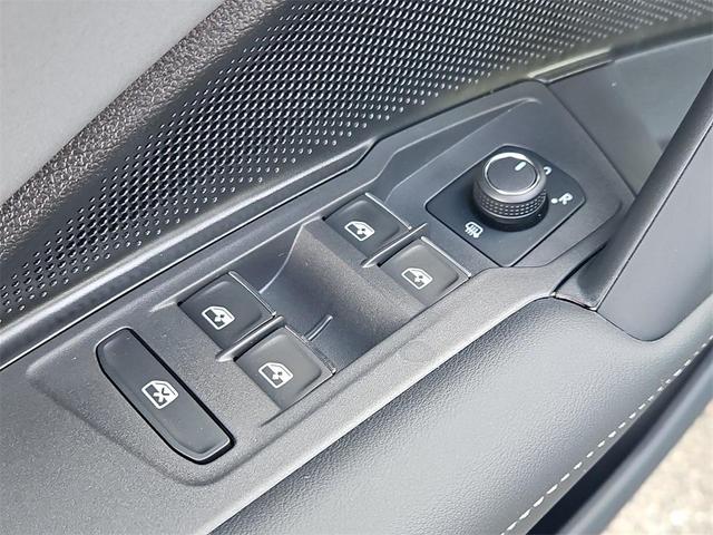 Photo of 2025 Pyrite Silver Metallic Volkswagen Tiguan