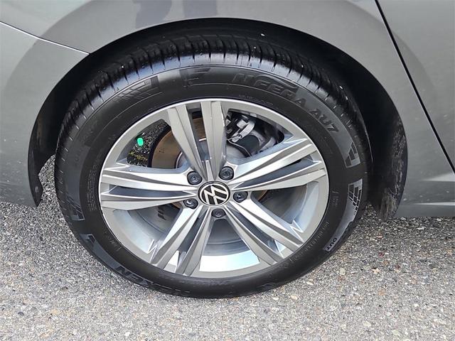 Photo of 2024 Platinum Gray Metallic Volkswagen Jetta
