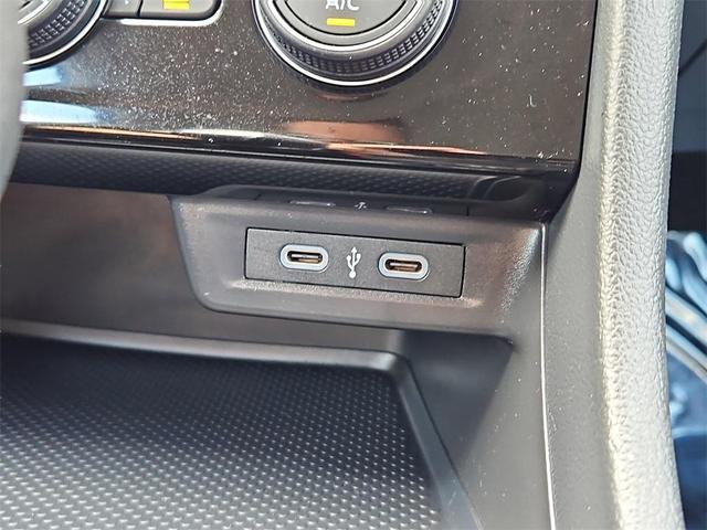 Photo of 2024 Platinum Gray Metallic Volkswagen Jetta
