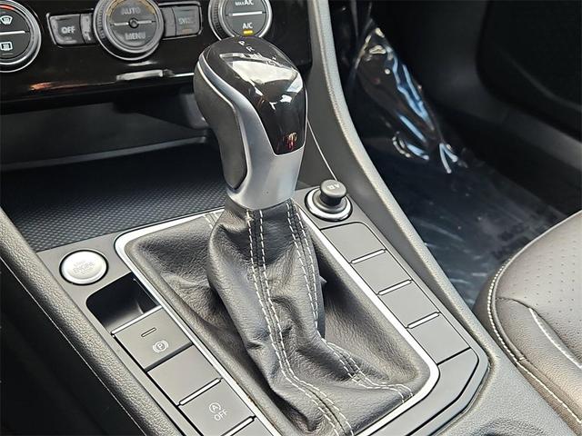Photo of 2024 Platinum Gray Metallic Volkswagen Jetta