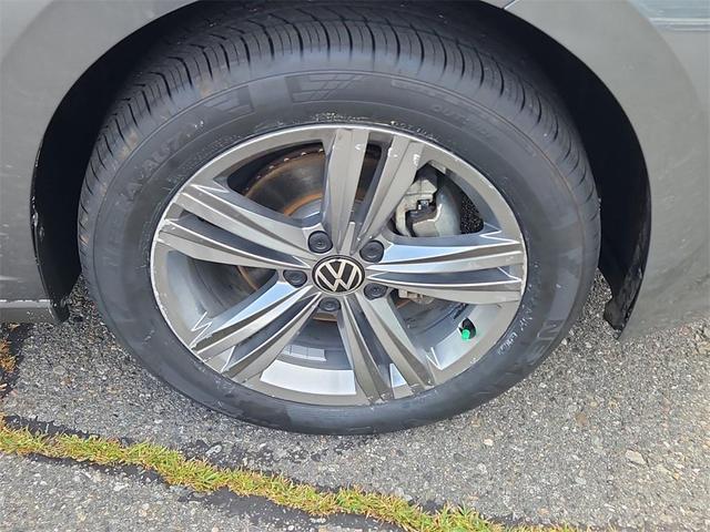Photo of 2024 Platinum Gray Metallic Volkswagen Jetta