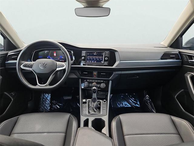 Photo of 2024 Platinum Gray Metallic Volkswagen Jetta