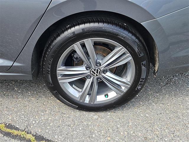 Photo of 2024 Platinum Gray Metallic Volkswagen Jetta