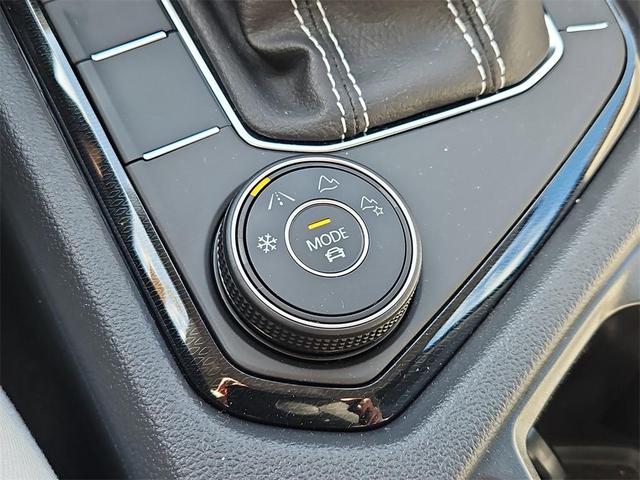 Photo of 2025 Deep Black Pearl Effect Volkswagen Taos