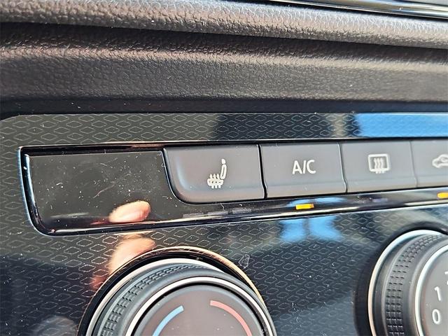 Photo of 2025 Deep Black Pearl Effect Volkswagen Taos