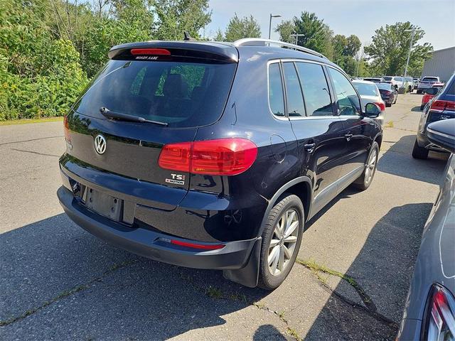 Photo of 2017 Deep Black Pearl Effect Volkswagen Tiguan